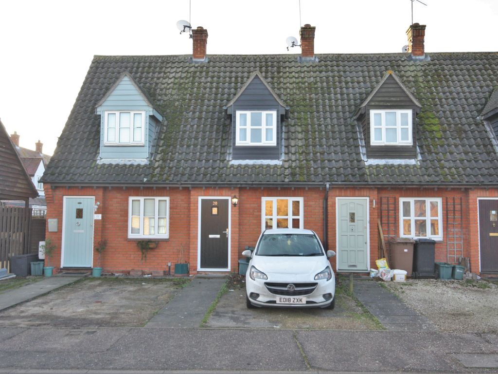 1 bed terraced house to rent in Tutors Way, South Woodham Ferrers, Chelmsford CM3, £925 pcm
