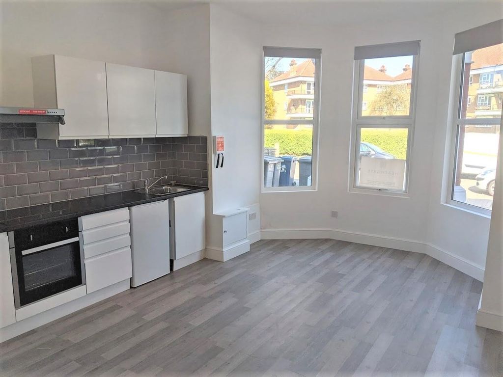 Studio to rent in Granville Road, London, Greater London N12, £1,150 pcm