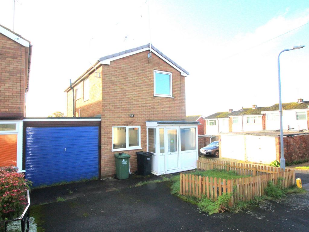 3 bed detached house to rent in Chesshire Close, Areley Kings DY13, £1,100 pcm