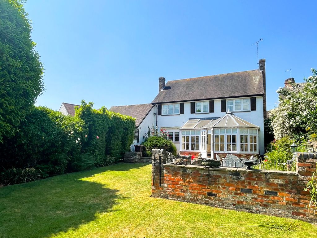 4 bed detached house for sale in High Street, Long Crendon, Buckinghamshire HP18, £875,000