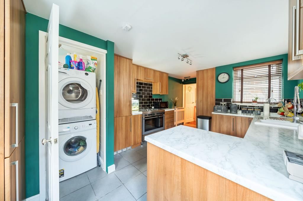 3 bed end terrace house for sale in Chesham, Buckinghamshire HP5, £435,000