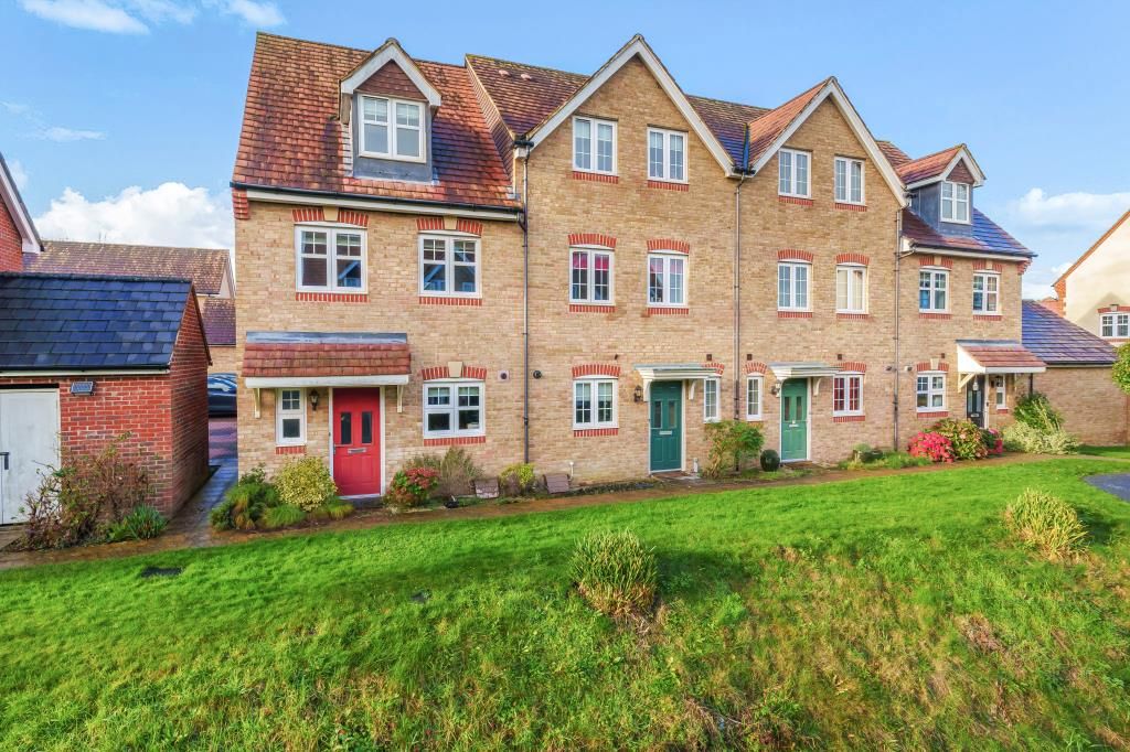 3 bed town house for sale in Bagshot, Surrey GU19, £475,000