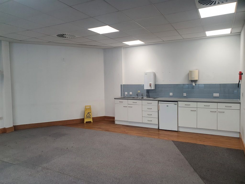 Office to let in Nelson Street, Bradford BD1, £6,000 pa