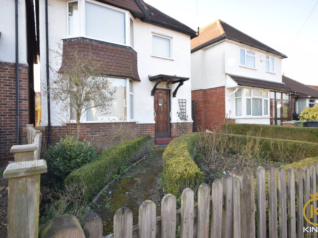4 bed detached house to rent in Beckingham Road, Guildford GU2, £2,400 pcm