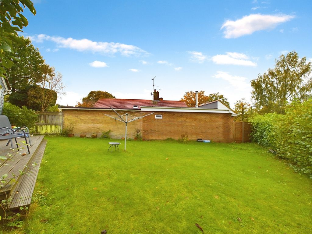 3 bed bungalow for sale in Gaggle Wood, Mannings Heath, Horsham RH13, £400,000