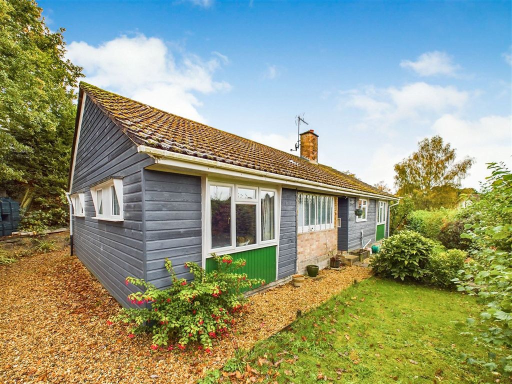 3 bed bungalow for sale in Gaggle Wood, Mannings Heath, Horsham RH13, £400,000