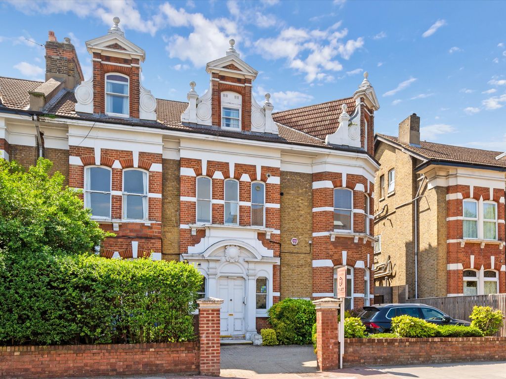 1 bed flat for sale in Trinity Road, London SW17, £350,000
