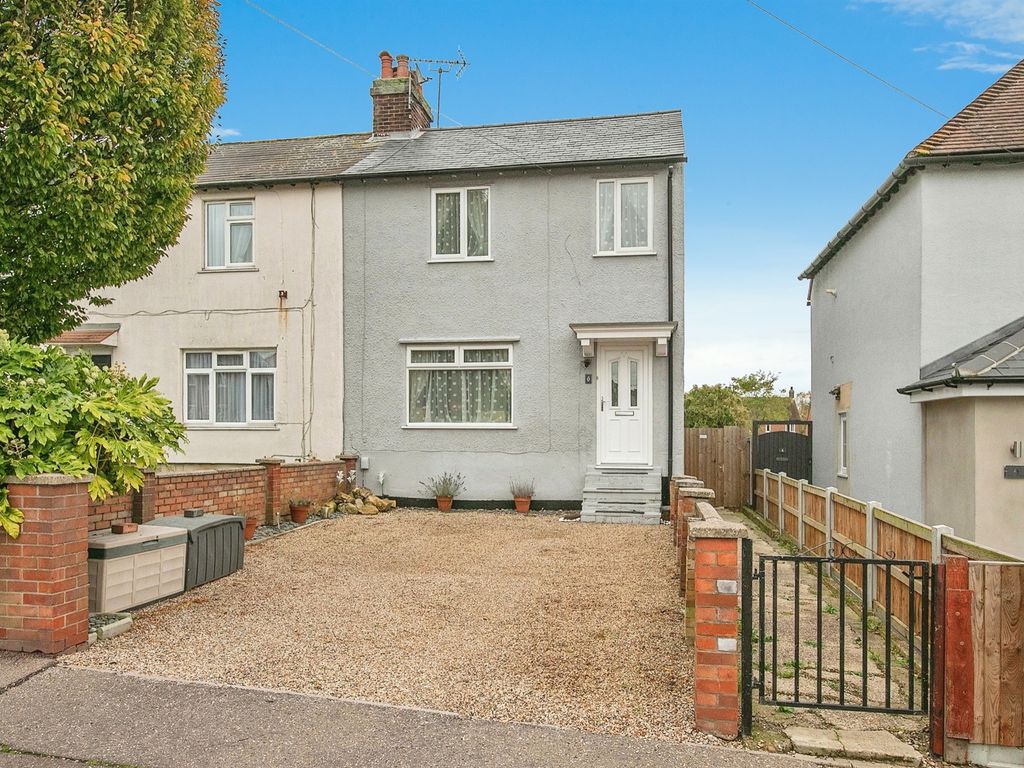 3 bed end terrace house for sale in Alderton Road, Colchester CO4, £270,000