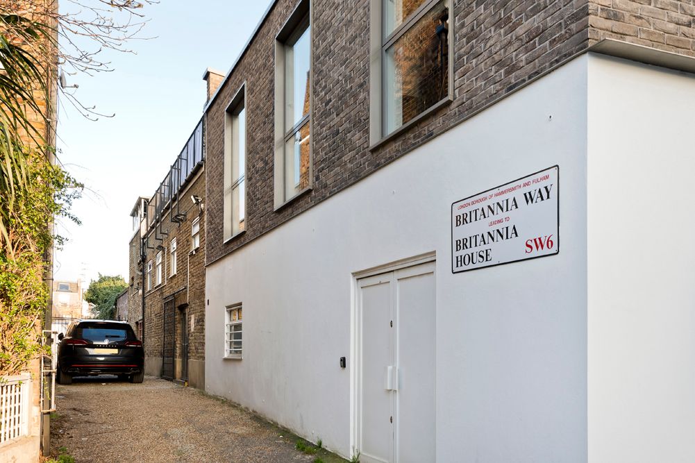 Warehouse to let in Britannia Way, London SW6, £35,000 pa