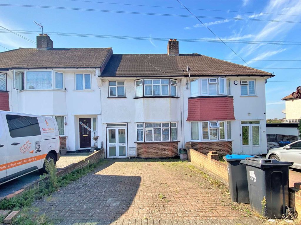 3 bed terraced house to rent in Lynmouth Avenue, Morden SM4, £2,000 pcm