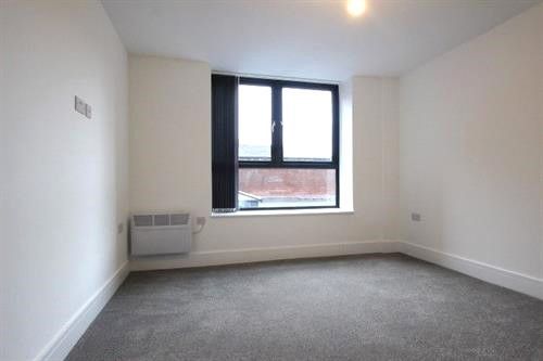 1 bed flat to rent in 2 Queens Gardens Apartments, Newcastle-Under-Lyme ST5, £750 pcm