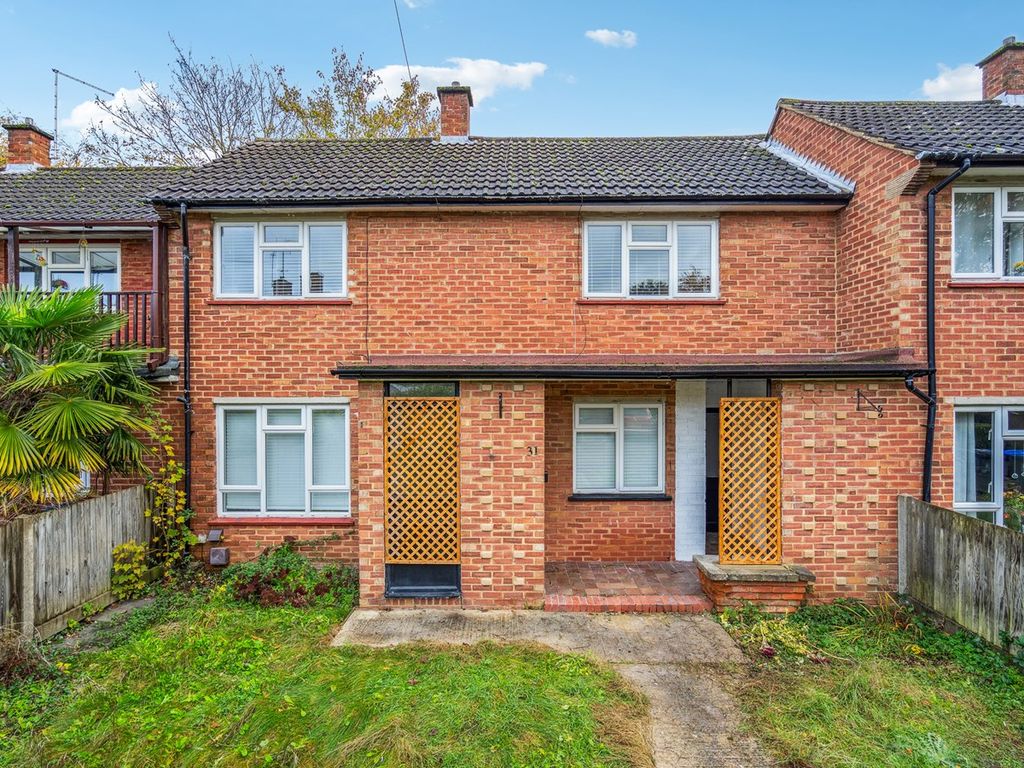 2 bed terraced house for sale in Drew Meadow, Farnham Common SL2, £400,000