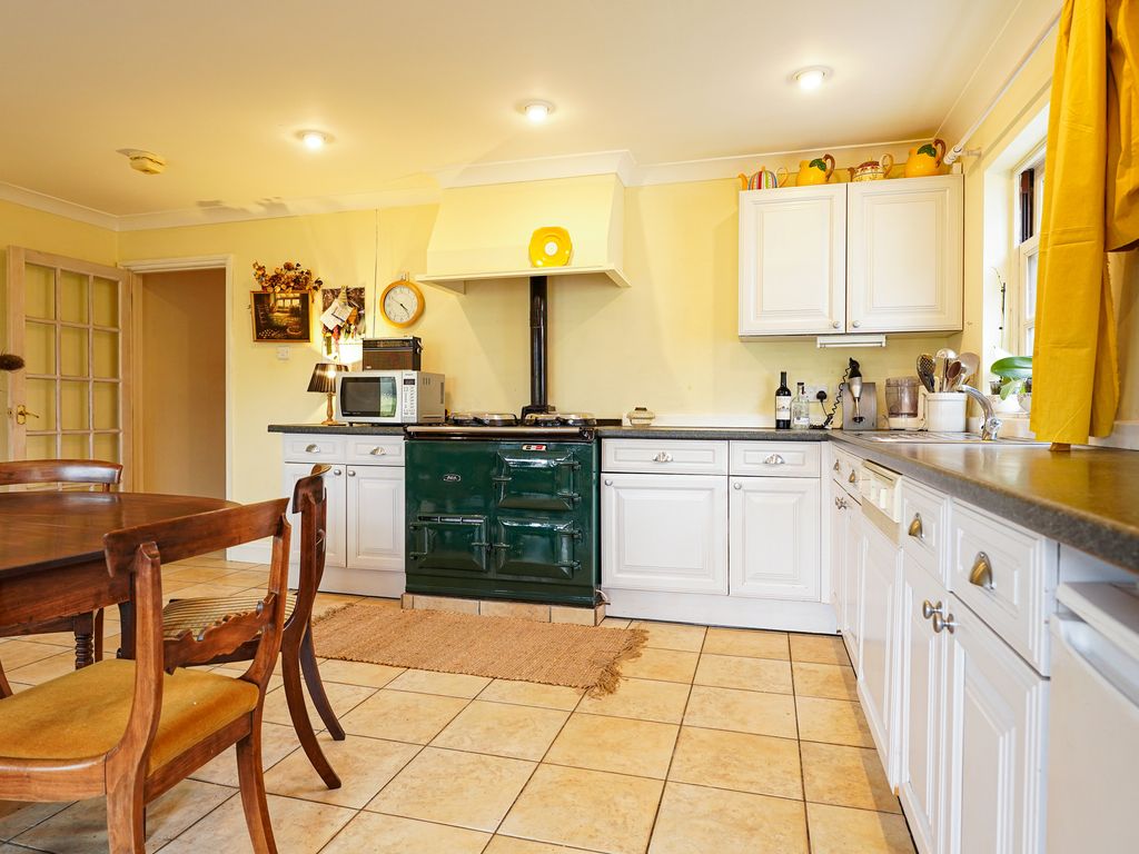 5 bed detached house for sale in Llanrhystud SY23, £575,000