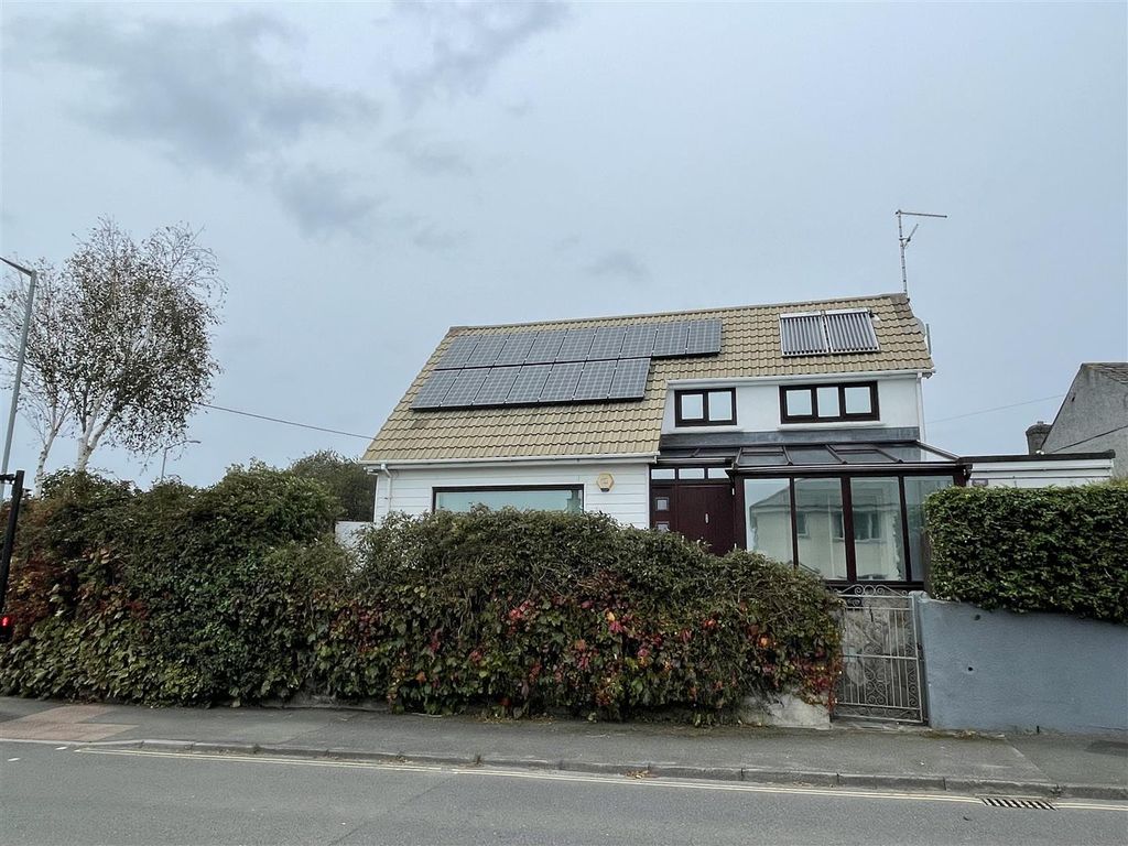 3 bed detached house for sale in Bethel Road, St. Austell PL25, £375,000
