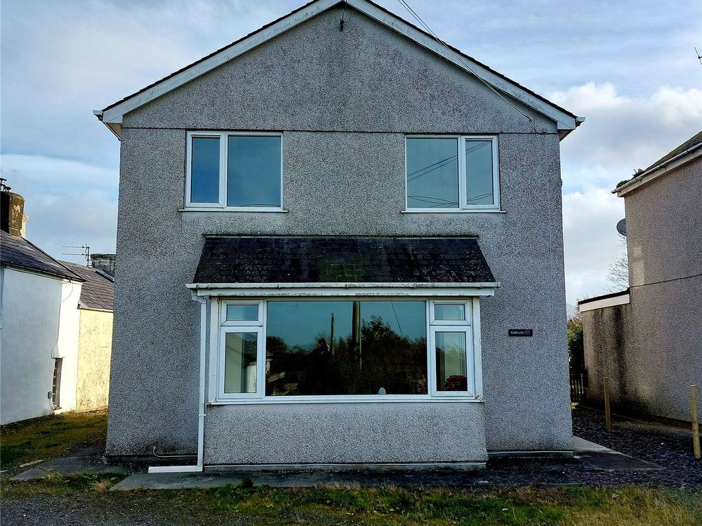 3 bed detached house for sale in Llanddeiniolen, Caernarfon, Gwynedd LL55, £245,000