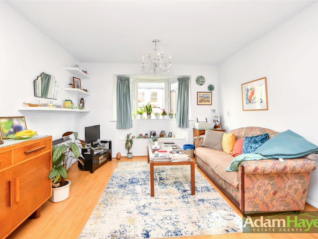 1 bed flat for sale in Wetherill Road, London N10, £250,000