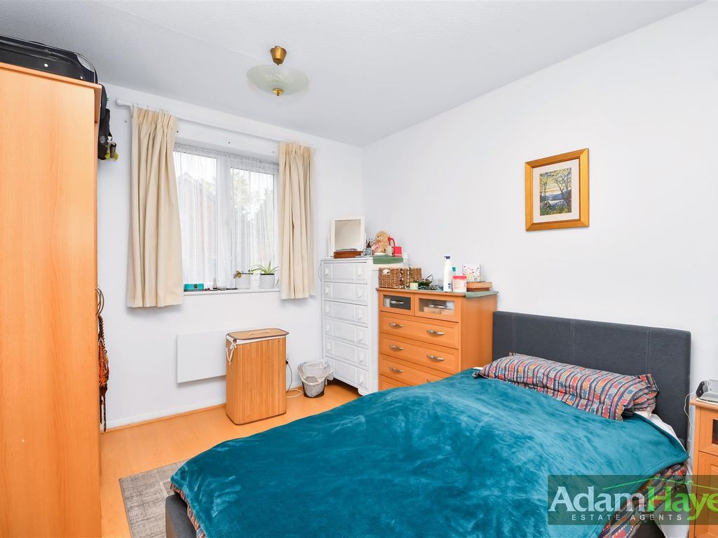 1 bed flat for sale in Wetherill Road, London N10, £250,000