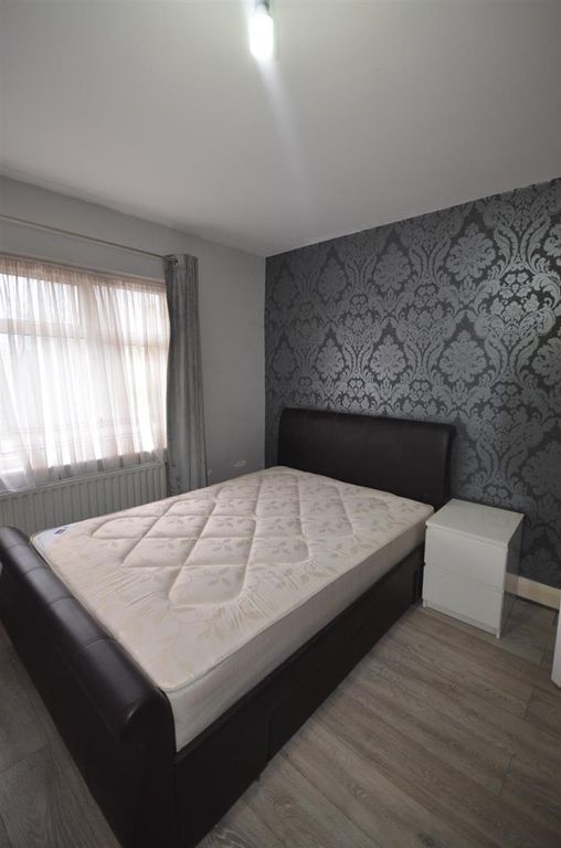 Room to rent in Maybank Avenue, Wembley HA0, £800 pcm