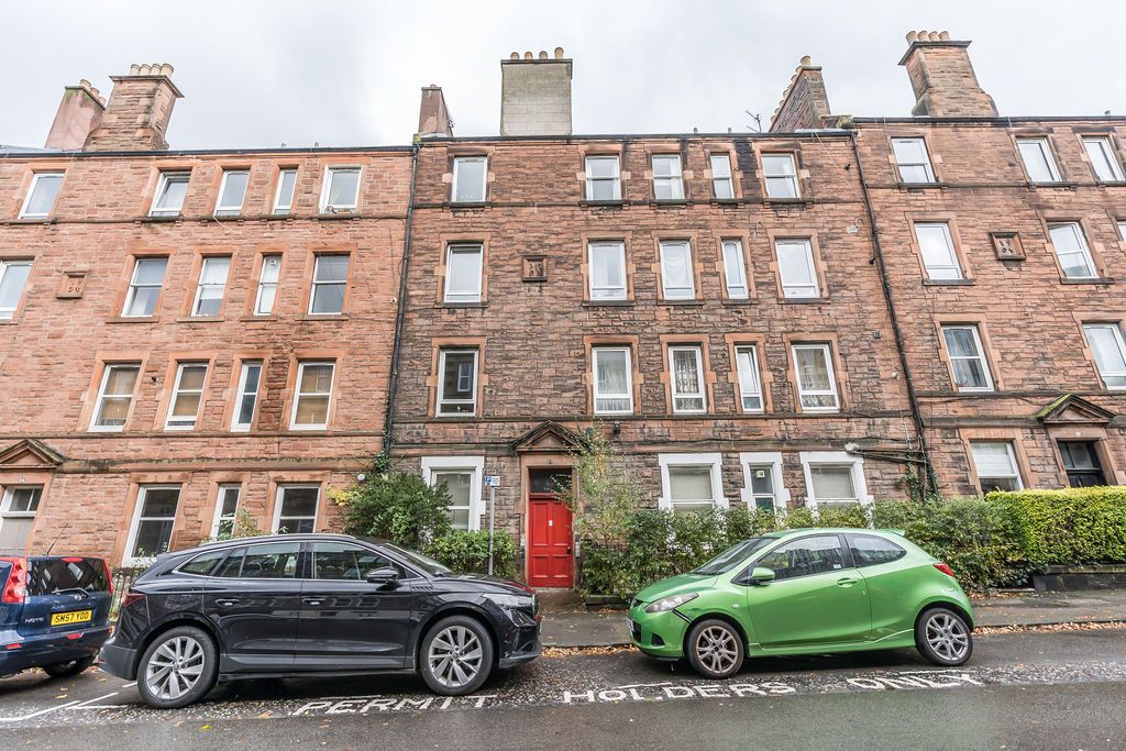 1 bed flat for sale in Sloan Street, Edinburgh EH6, £155,000