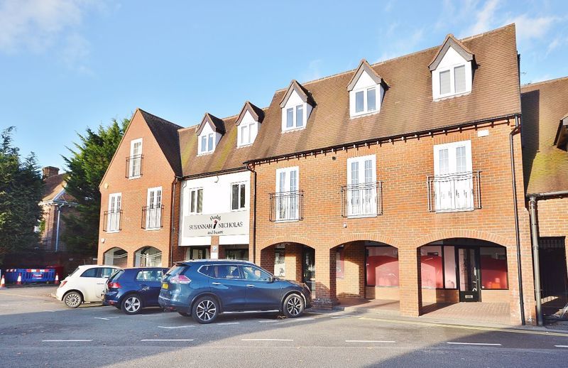 2 bed flat for sale in Malthouse Square, Princes Risborough HP27, £325,000