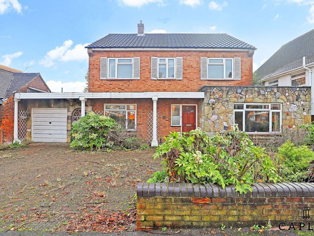 4 bed detached house for sale in Kings Avenue, Buckhurst Hill IG9, £975,000