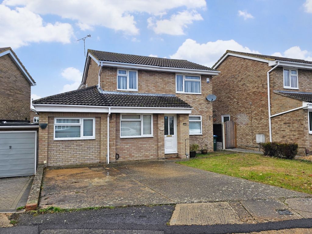4 bed detached house for sale in Pemberton Close, Chiltern Park, Aylesbury HP21, £510,000