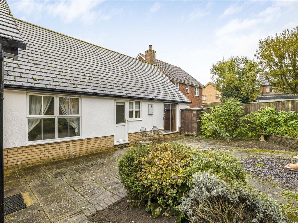 2 bed detached bungalow for sale in Field End, Balsham, Cambridge CB21, £415,000