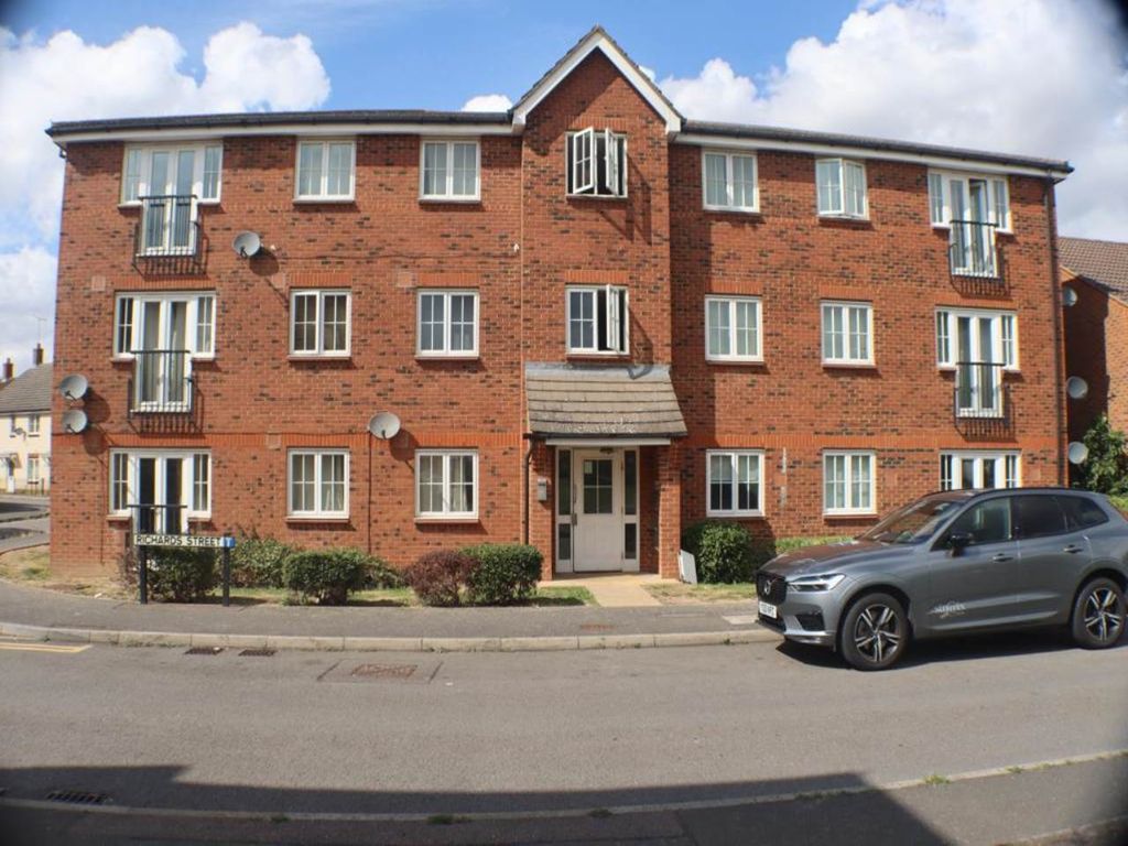 2 bed flat to rent in Richard Street, Hatfield, Hertfordshire AL10, £1,350 pcm