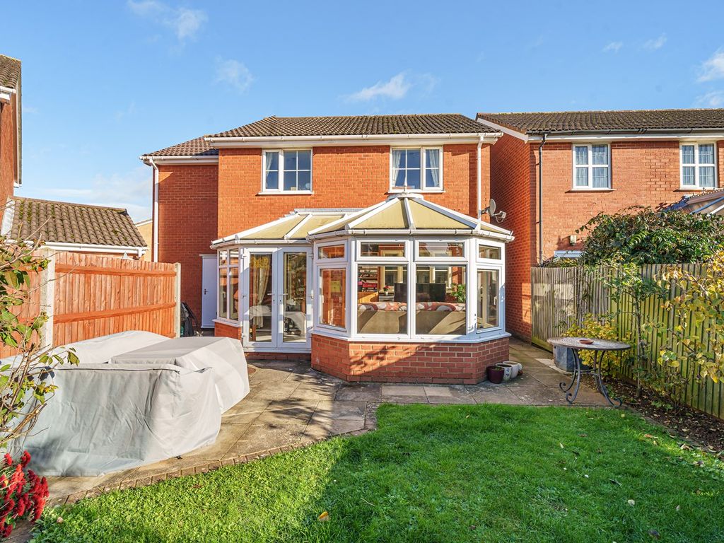 5 bed detached house for sale in Truro Gardens, Flitwick MK45, £475,000