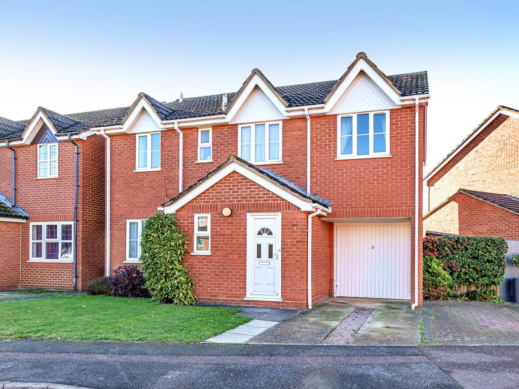 5 bed detached house for sale in Truro Gardens, Flitwick MK45, £475,000