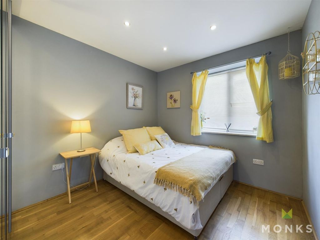 6 bed detached house for sale in Ffordd Spoonley, Llansantffraid SY22, £385,000