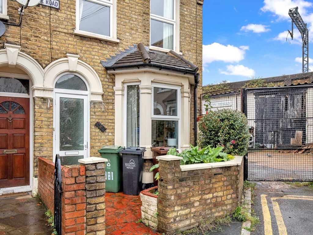 3 bed property for sale in Farmer Road, London E10, £525,000