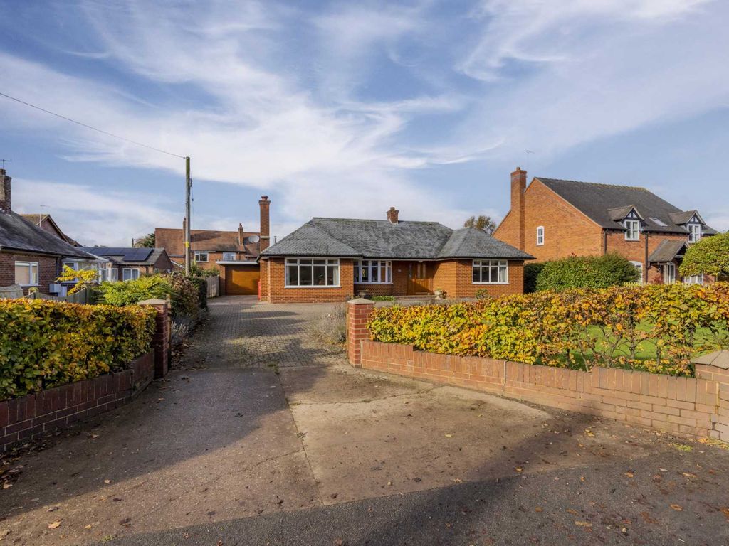 2 bed detached bungalow for sale in Cheshire Street, Audlem CW3, £410,000