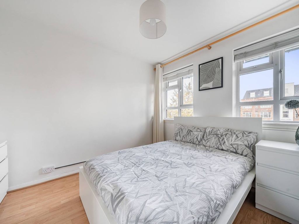 1 bed flat for sale in Bounds Green Road, Bounds Green, London N22, £350,000