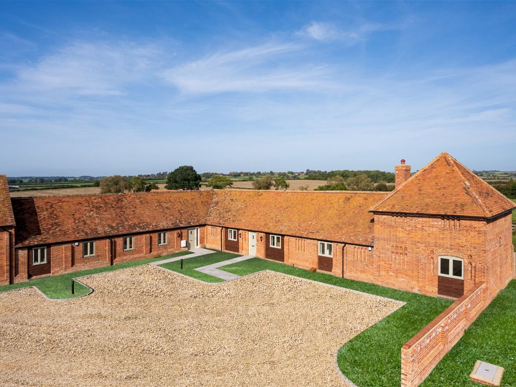 4 bed barn conversion for sale in 4 Pettifer Court, Weedon Hill, Aylesbury HP22, £950,000