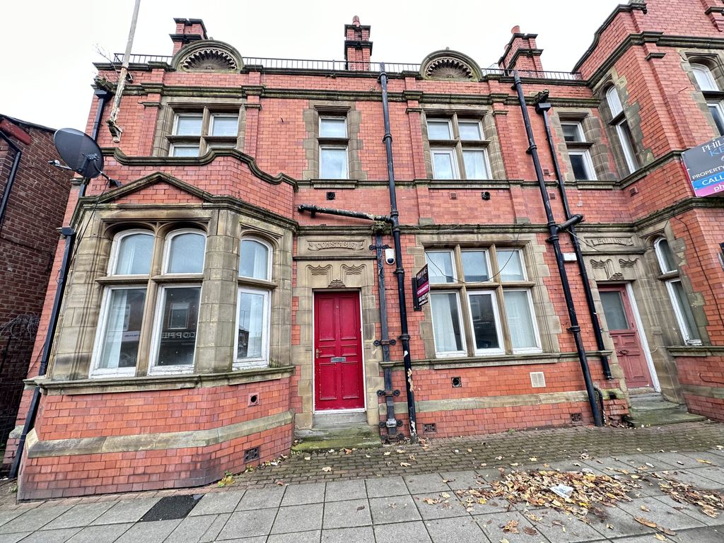 2 bed flat to rent in Constable House, 64 Stockport Road, Manchester M34, £750 pcm