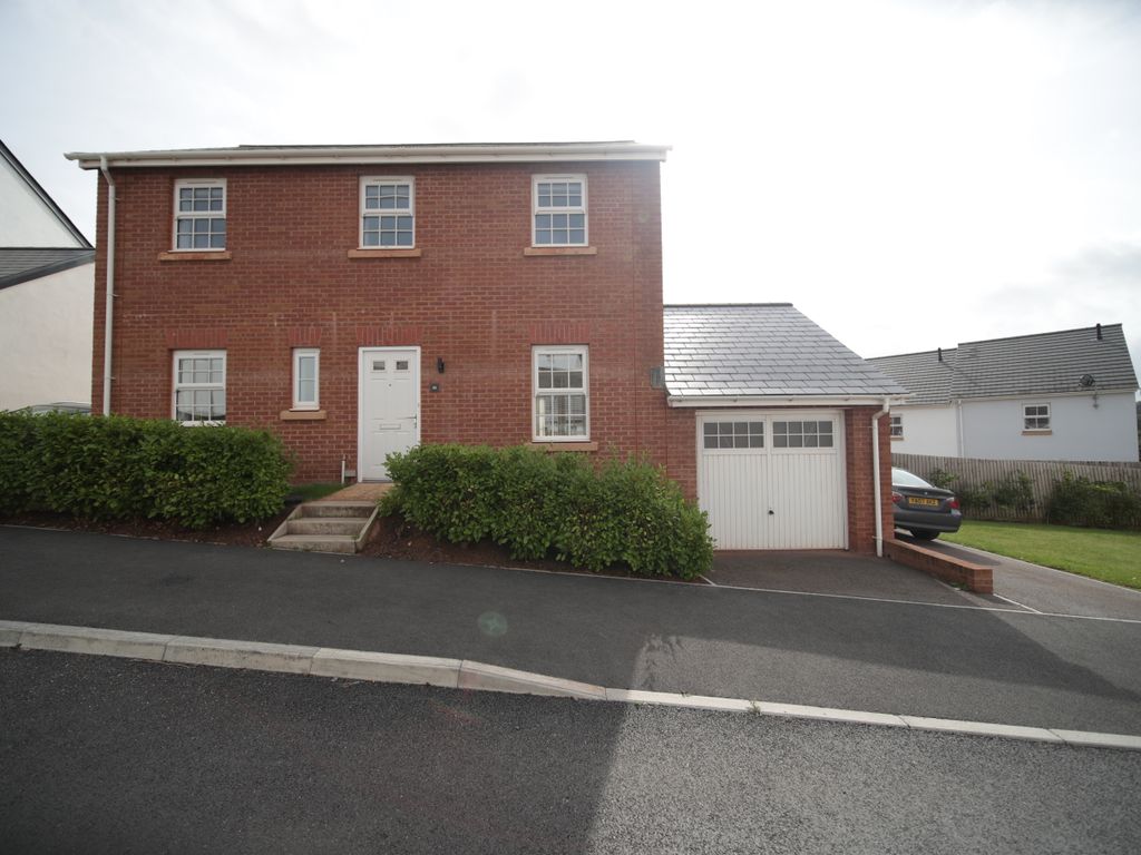 3 bed detached house for sale in Tarka Way, Crediton EX17, £380,000
