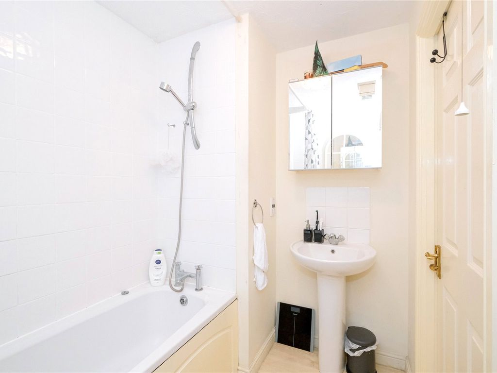 2 bed flat for sale in St. James Gardens, Little Heath, Chadwell Heath RM6, £250,000