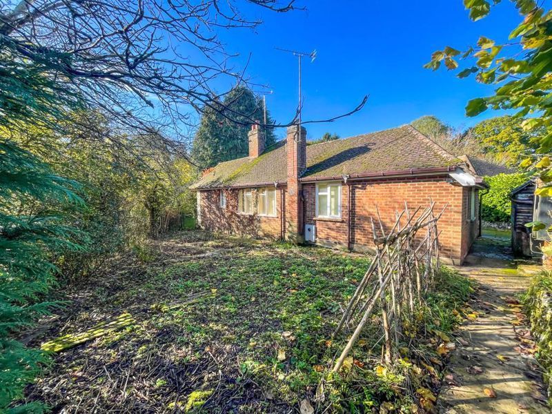 3 bed detached bungalow for sale in Dunstable Road, Studham, Dunstable LU6, £750,000