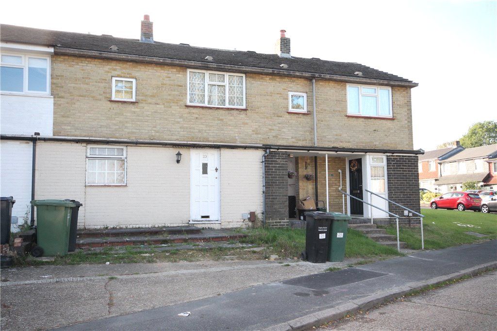 2 bed terraced house to rent in Coxdean, Epsom KT18, £1,750 pcm