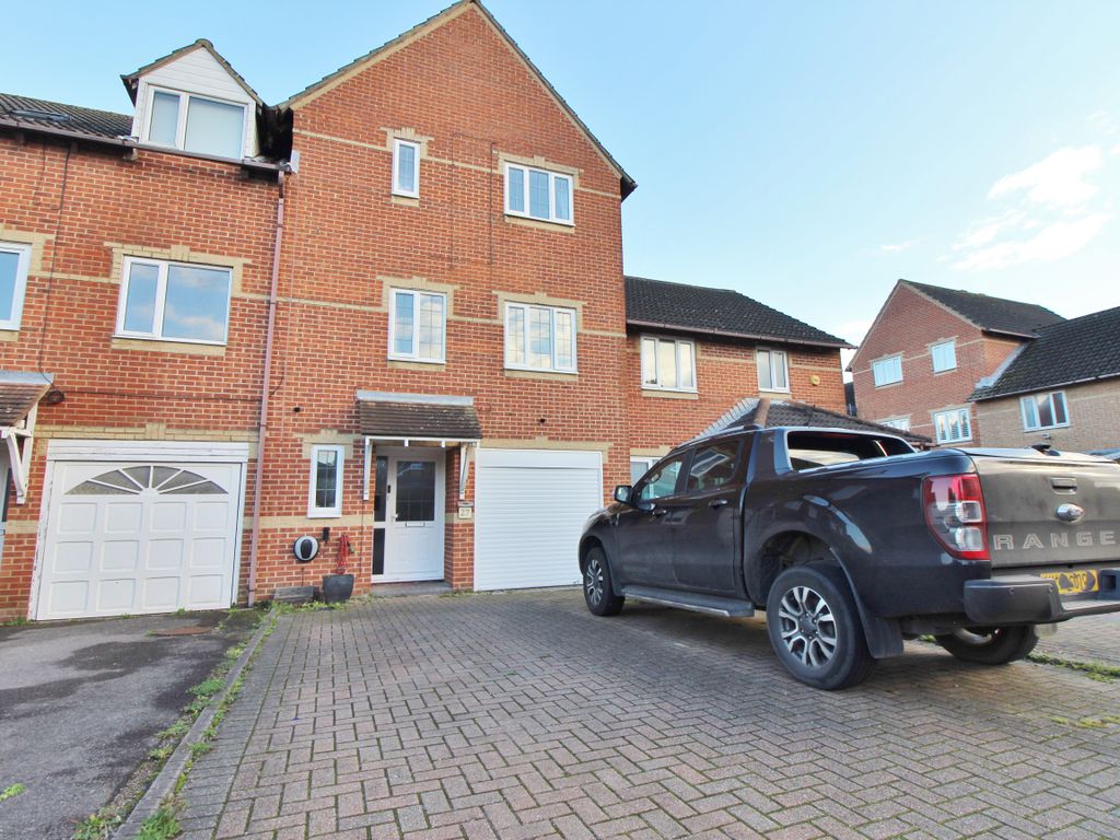 4 bed town house for sale in Holcot Lane, Portsmouth PO3, £429,995