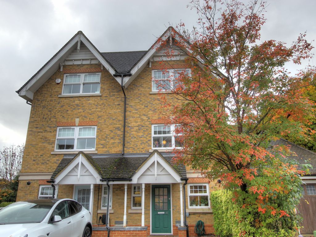 4 bed semi-detached house for sale in Barkers Meadow, Ascot SL5, £585,000