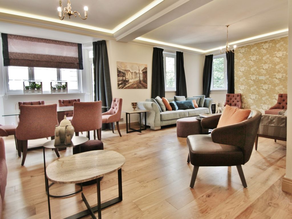 3 bed flat for sale in Marlborough Court, Pembroke Road, Kensington W8, £1,764,000