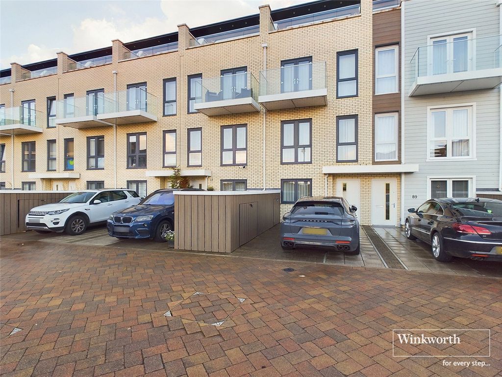 4 bed town house to rent in Champlain Street, Reading, Berkshire RG2, £2,250 pcm