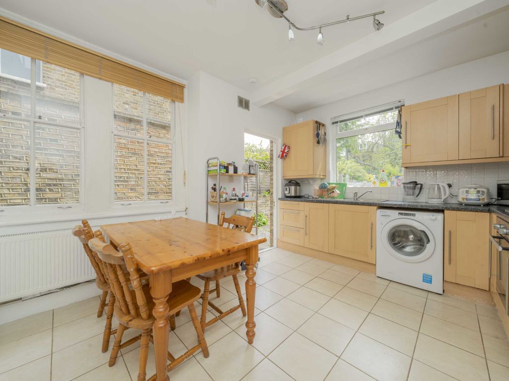 1 bed flat for sale in St. Georges Avenue, London N7, £515,000