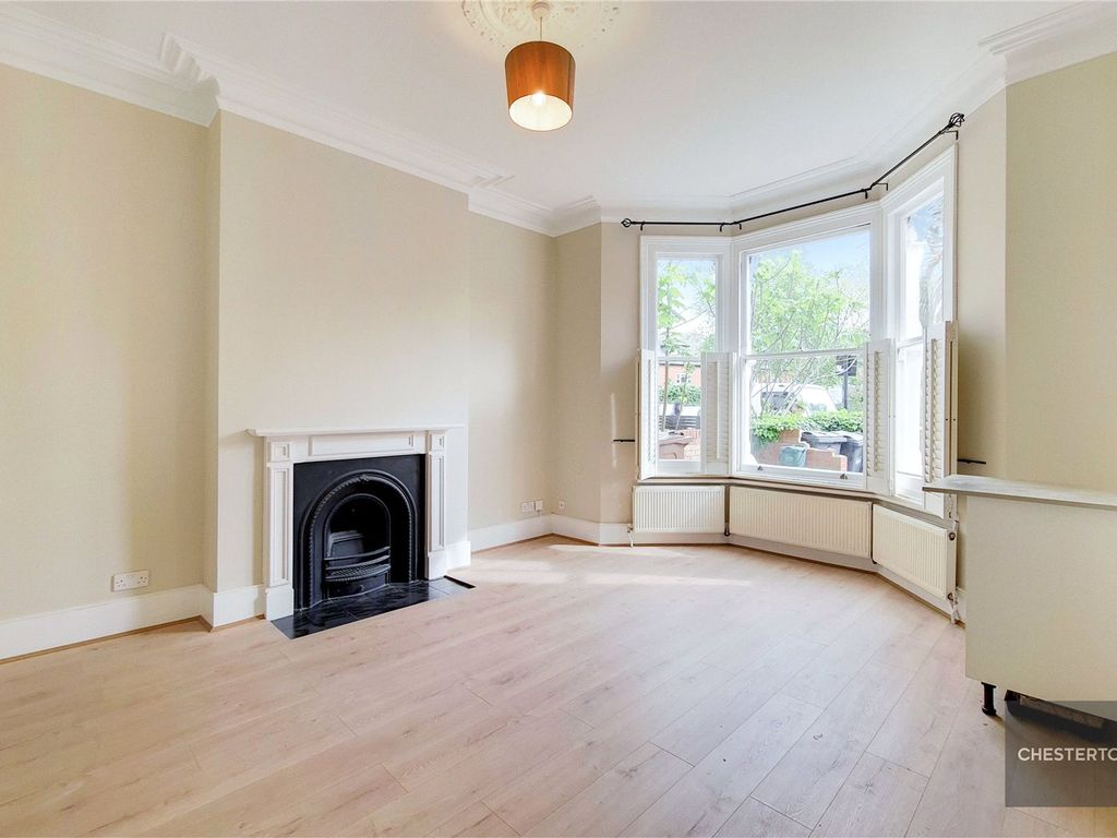 2 bed maisonette to rent in Chiswick Lane, Chiswick W4, £2,650 pcm