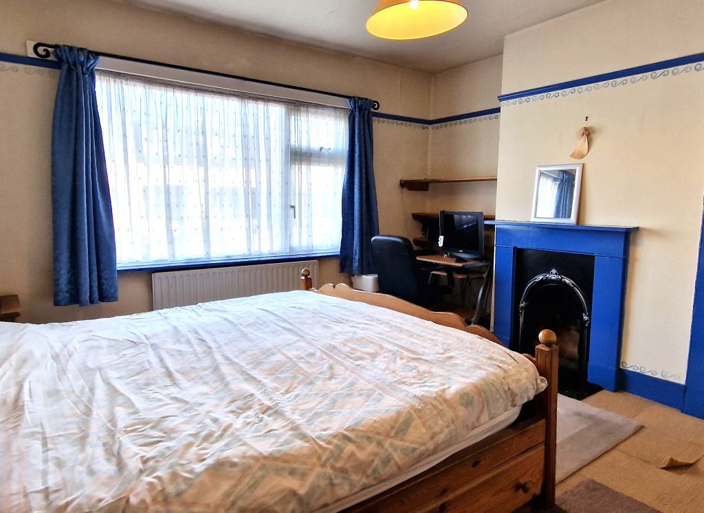 2 bed end terrace house for sale in East Barnet Road, New Barnet, Barnet EN4, £475,000