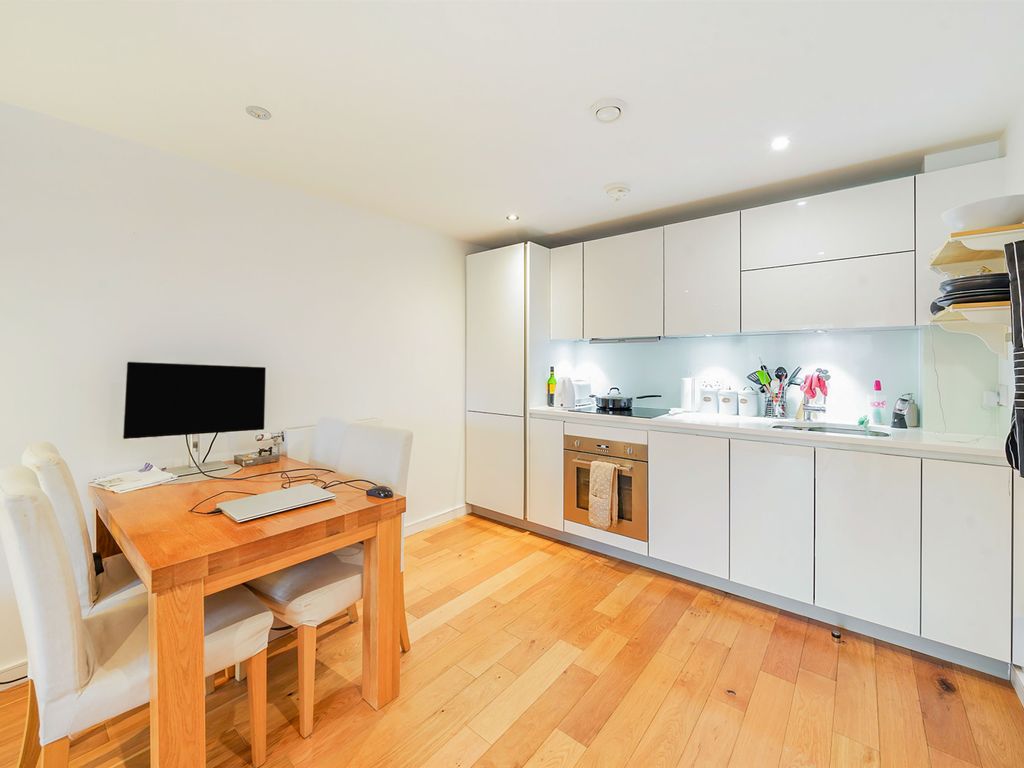 1 bed flat for sale in Offenham Road, London SW9, £392,000