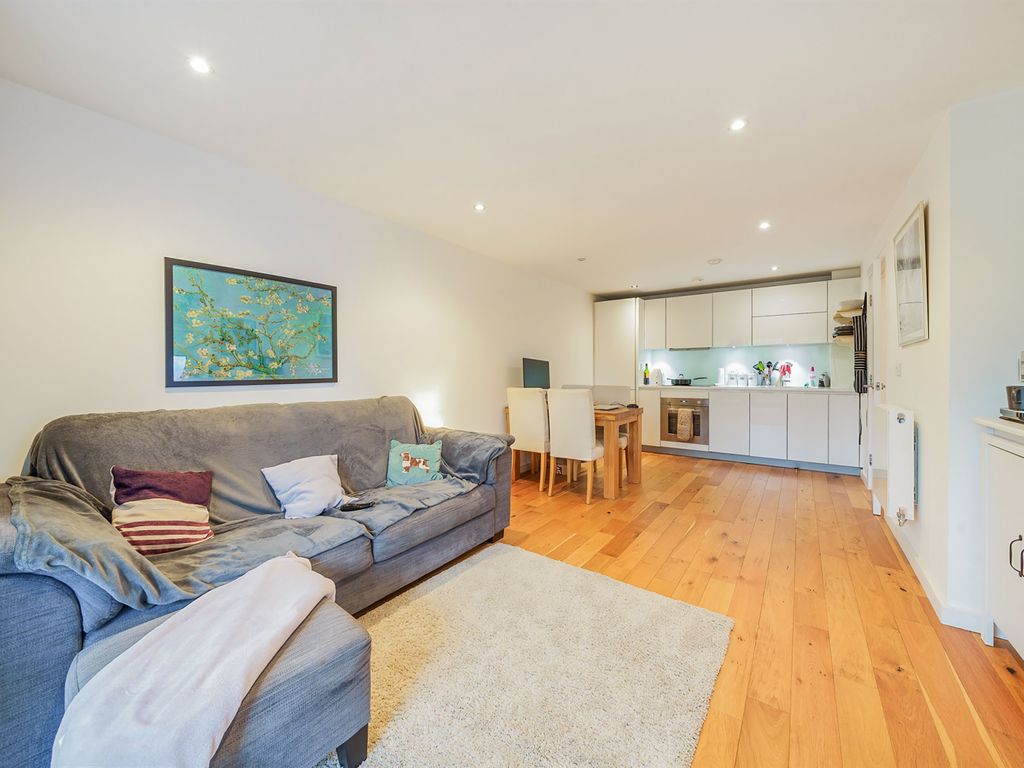 1 bed flat for sale in Offenham Road, London SW9, £392,000