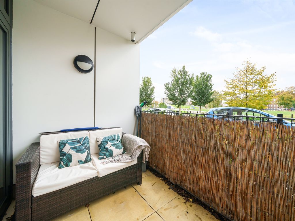 1 bed flat for sale in Offenham Road, London SW9, £392,000